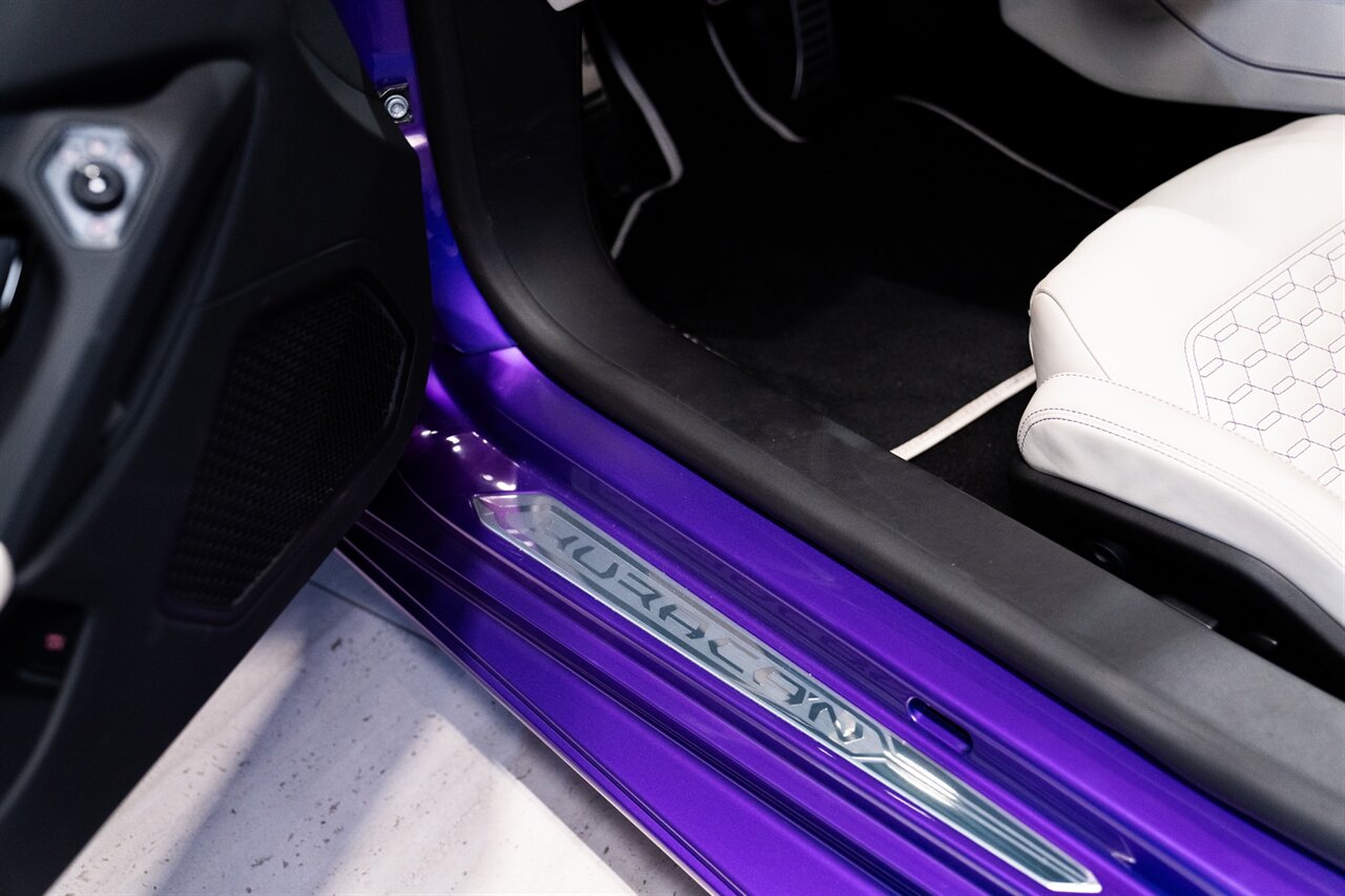 2023 Lamborghini Huracan EVO Spyder   - Photo 12 - Beverly Hills, CA 90212