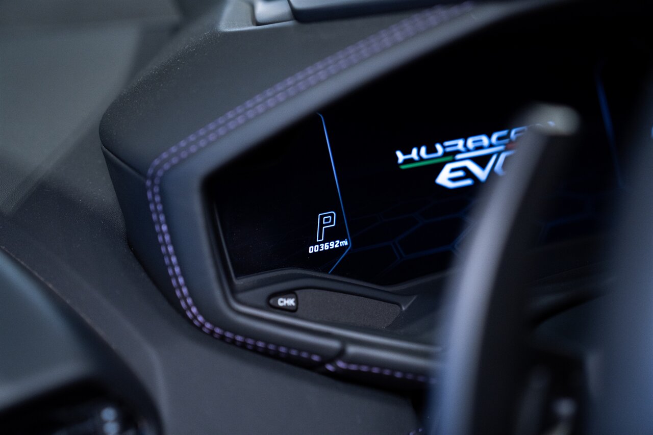 2023 Lamborghini Huracan EVO Spyder   - Photo 22 - Beverly Hills, CA 90212