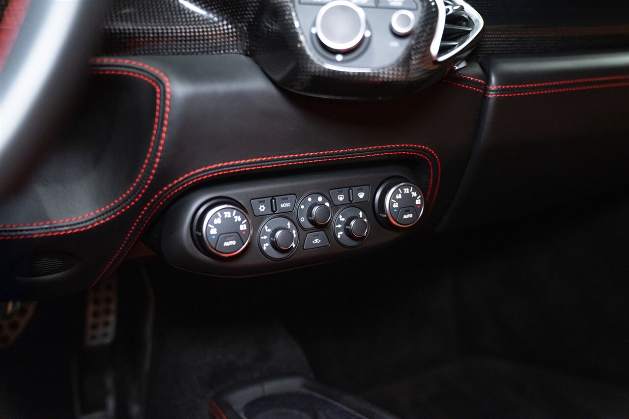 2014 Ferrari 458 Spider   - Photo 22 - Beverly Hills, CA 90212