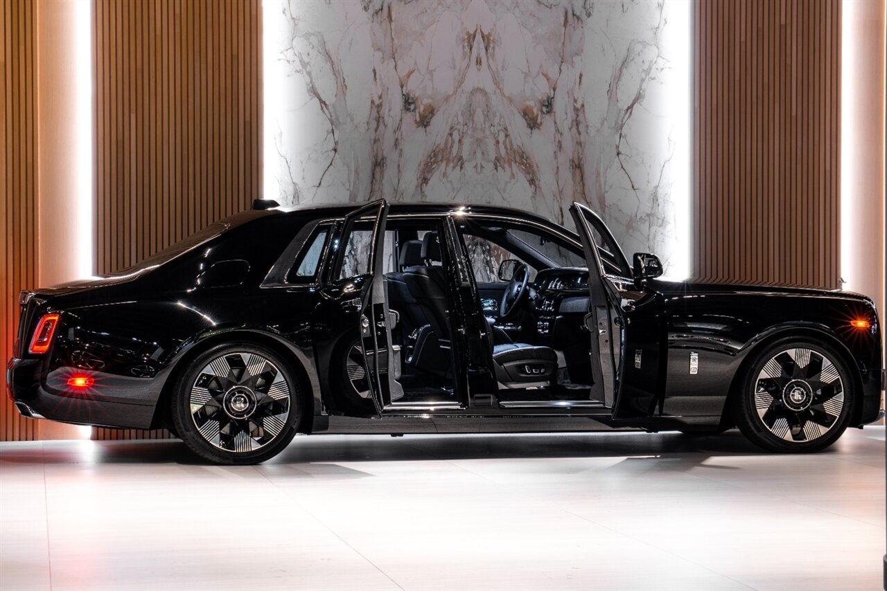2024 Rolls-Royce Phantom - Photo 5 - Beverly Hills, CA 90212