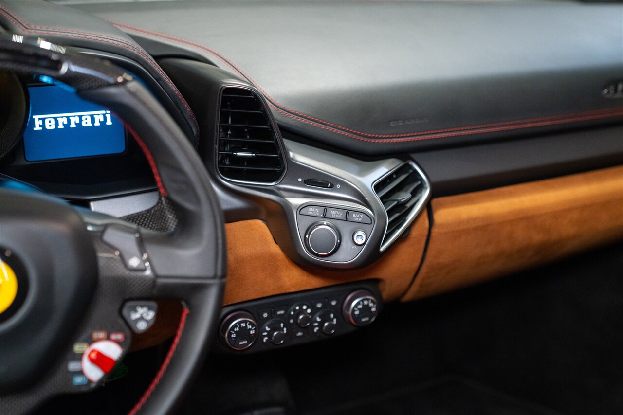2015 Ferrari 458 Spider   - Photo 29 - Beverly Hills, CA 90212
