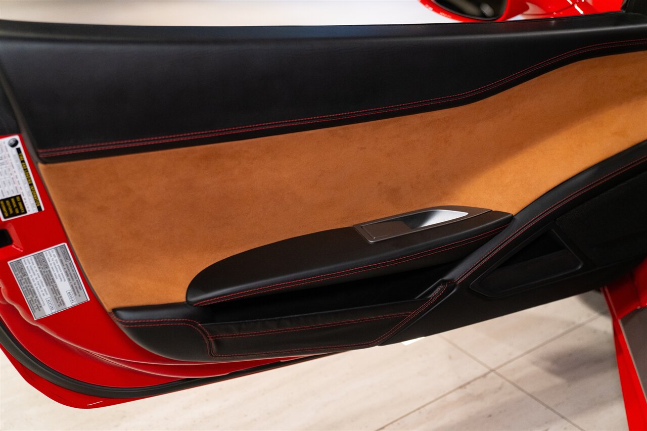 2015 Ferrari 458 Spider   - Photo 26 - Beverly Hills, CA 90212