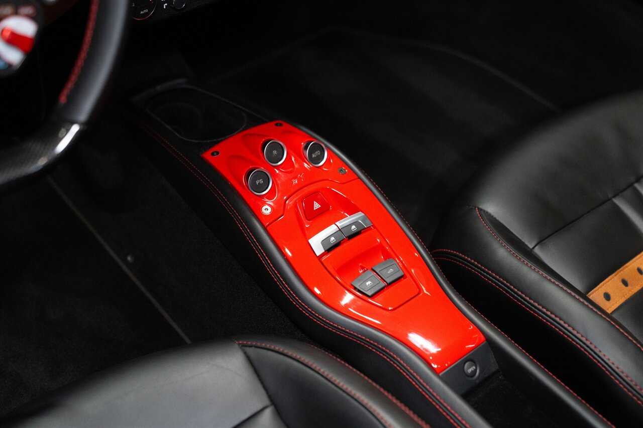 2015 Ferrari 458 Spider   - Photo 33 - Beverly Hills, CA 90212