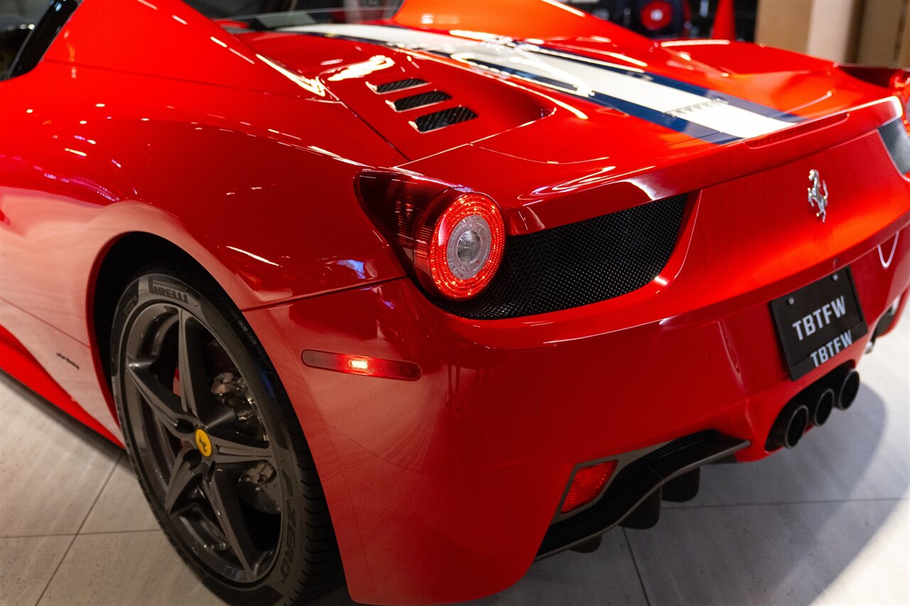 2015 Ferrari 458 Spider   - Photo 19 - Beverly Hills, CA 90212