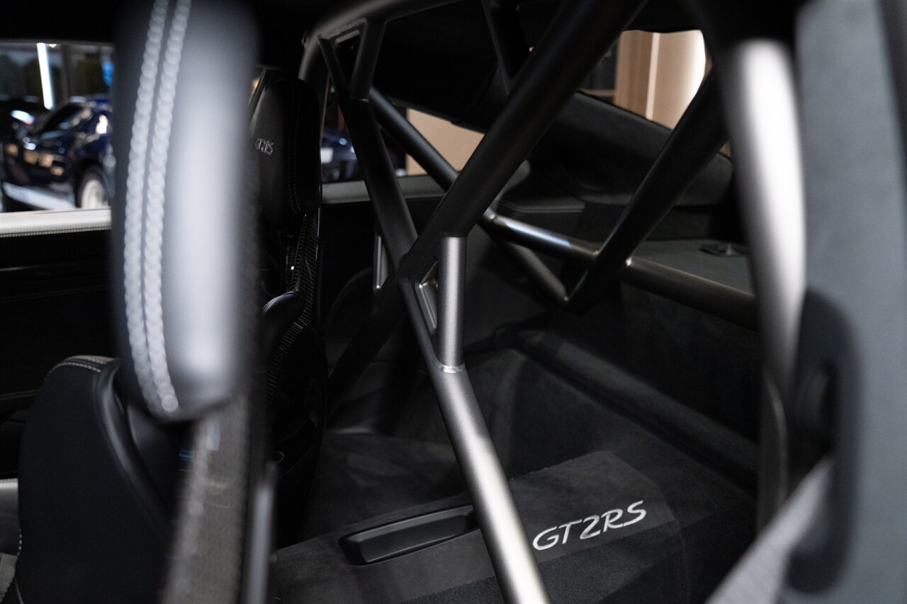 2018 Porsche 911 GT2 RS   - Photo 35 - Beverly Hills, CA 90212