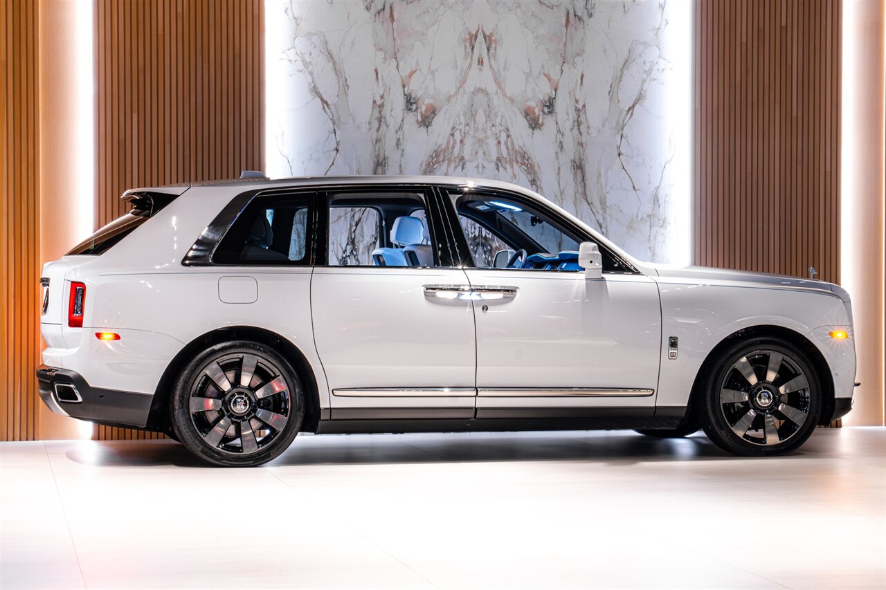 2023 Rolls-Royce Cullinan   - Photo 4 - Beverly Hills, CA 90212