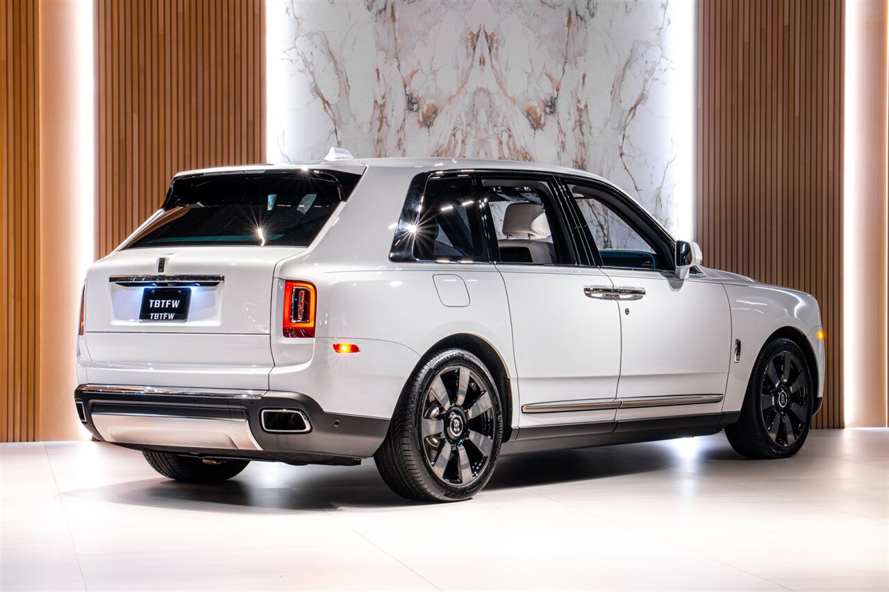 2023 Rolls-Royce Cullinan   - Photo 3 - Beverly Hills, CA 90212