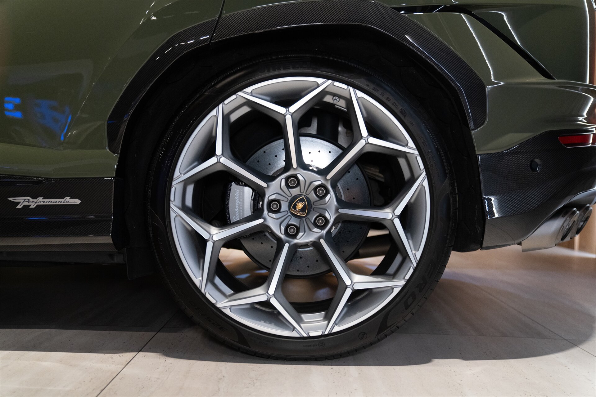 2023 Lamborghini Urus Performante - Photo 35