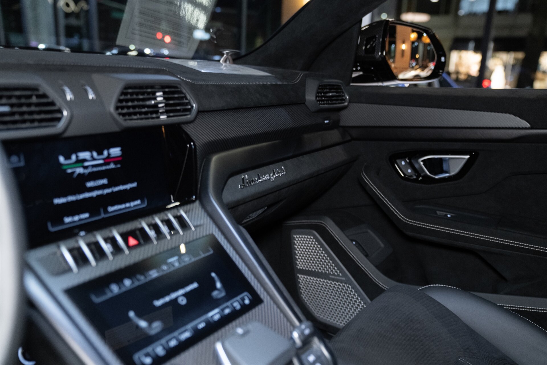 2023 Lamborghini Urus Performante - Photo 12