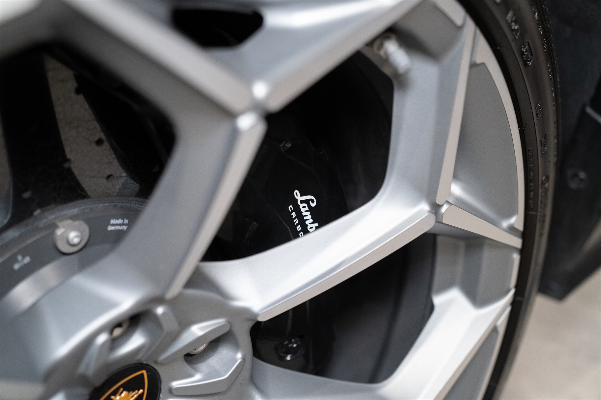 2023 Lamborghini Urus Performante - Photo 32