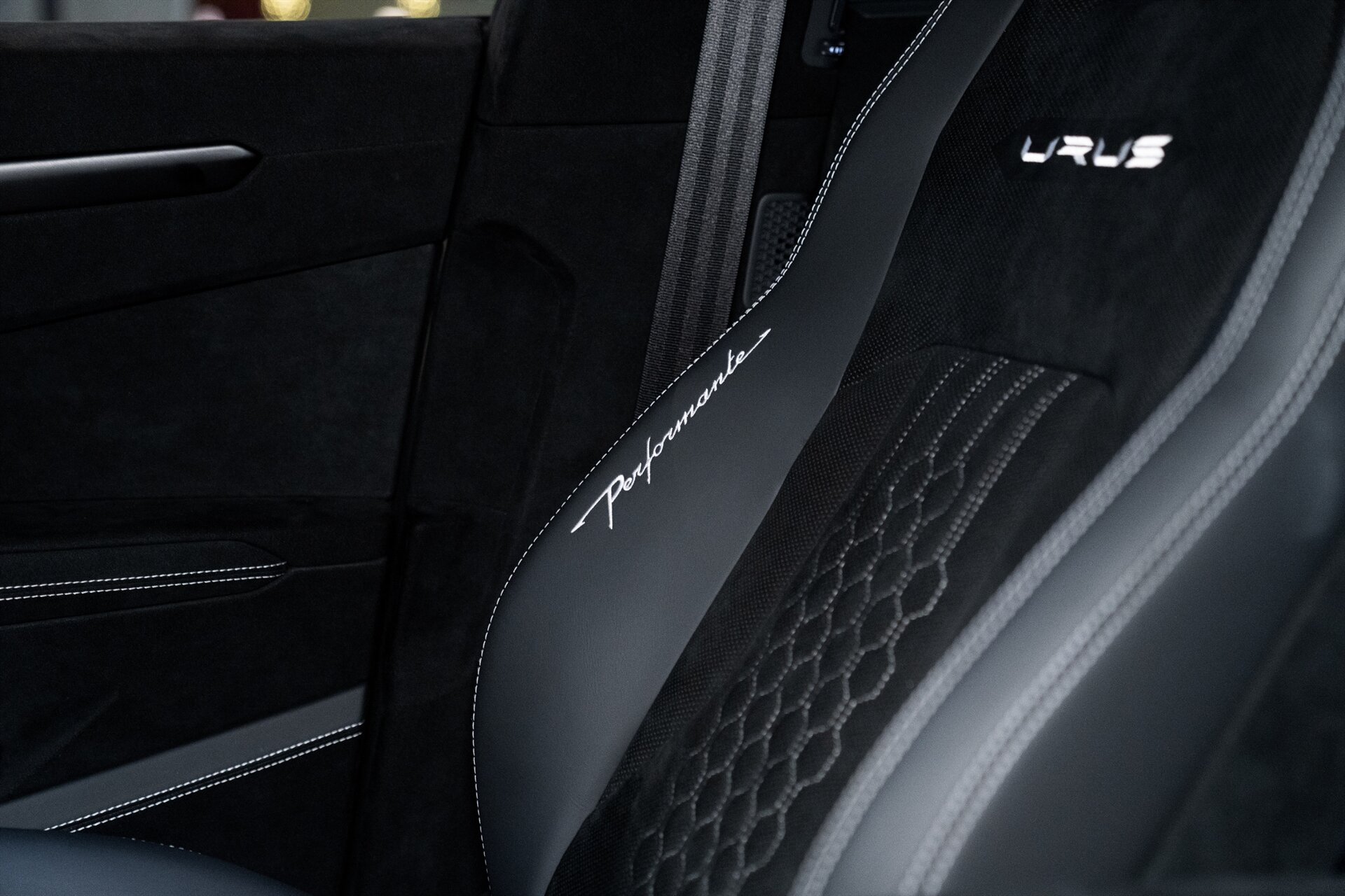 2023 Lamborghini Urus Performante - Photo 14