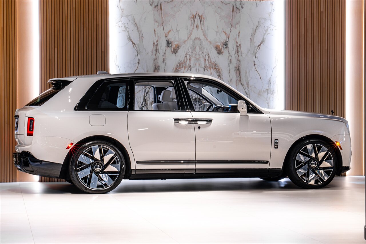 2025 Rolls-Royce Cullinan   - Photo 5 - Beverly Hills, CA 90212