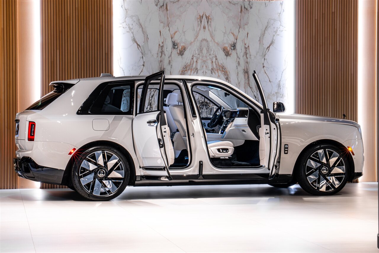 2025 Rolls-Royce Cullinan   - Photo 4 - Beverly Hills, CA 90212