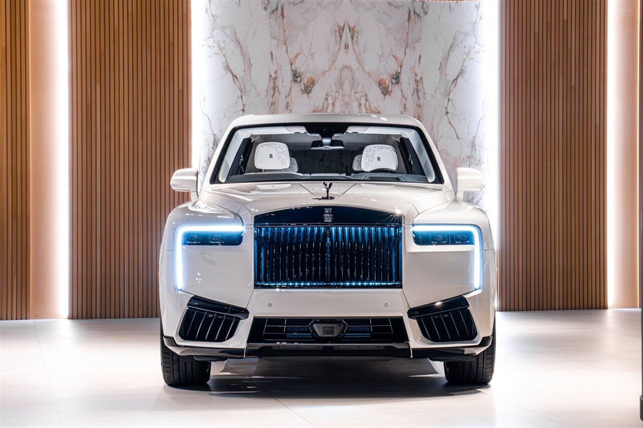 2025 Rolls-Royce Cullinan   - Photo 2 - Beverly Hills, CA 90212
