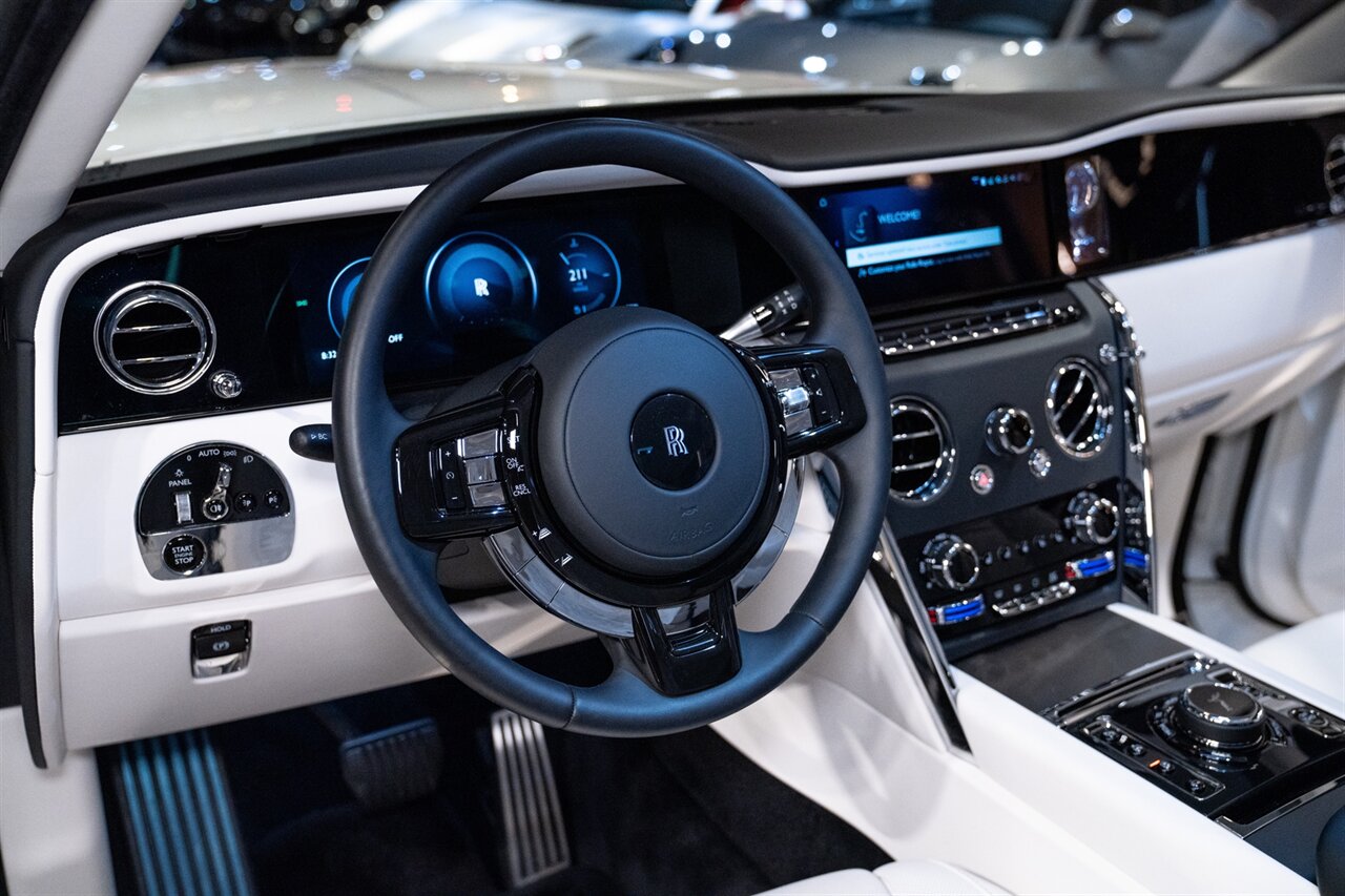 2025 Rolls-Royce Cullinan   - Photo 12 - Beverly Hills, CA 90212