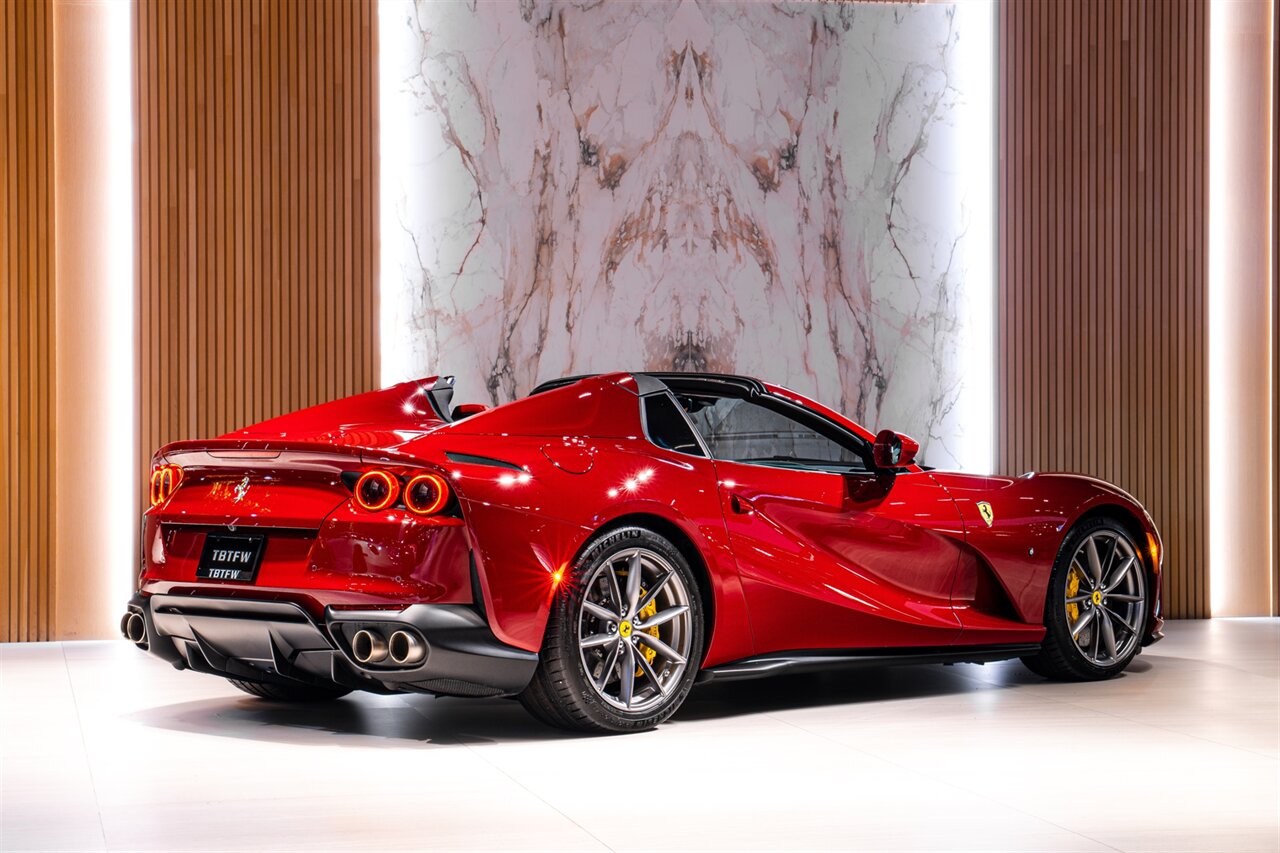 2022 Ferrari 812 GTS   - Photo 4 - Beverly Hills, CA 90212