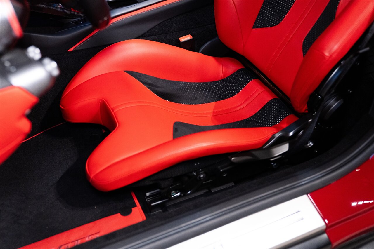 2022 Ferrari 812 GTS   - Photo 20 - Beverly Hills, CA 90212