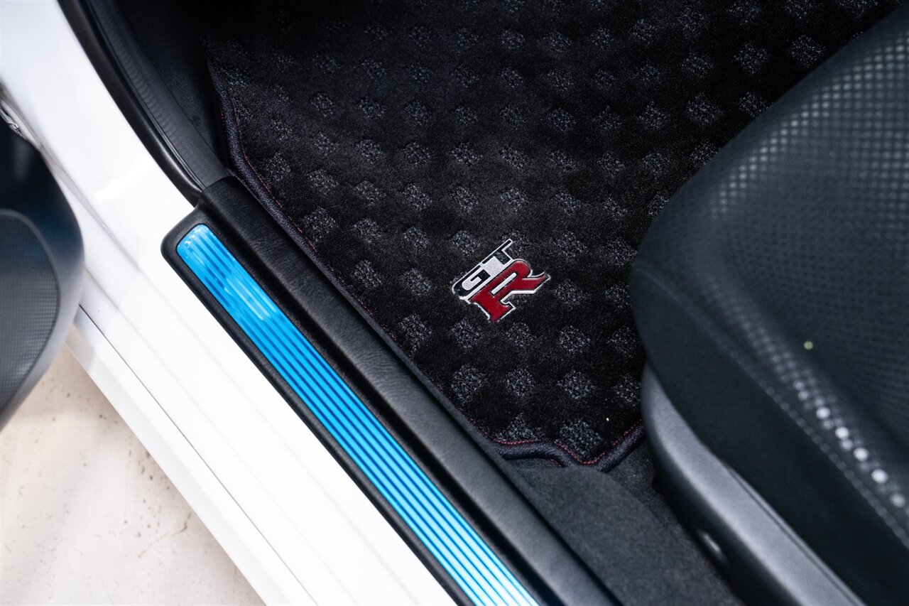 2000 Nissan GT-R V-Spec II - Photo 52 - Beverly Hills, CA 90212