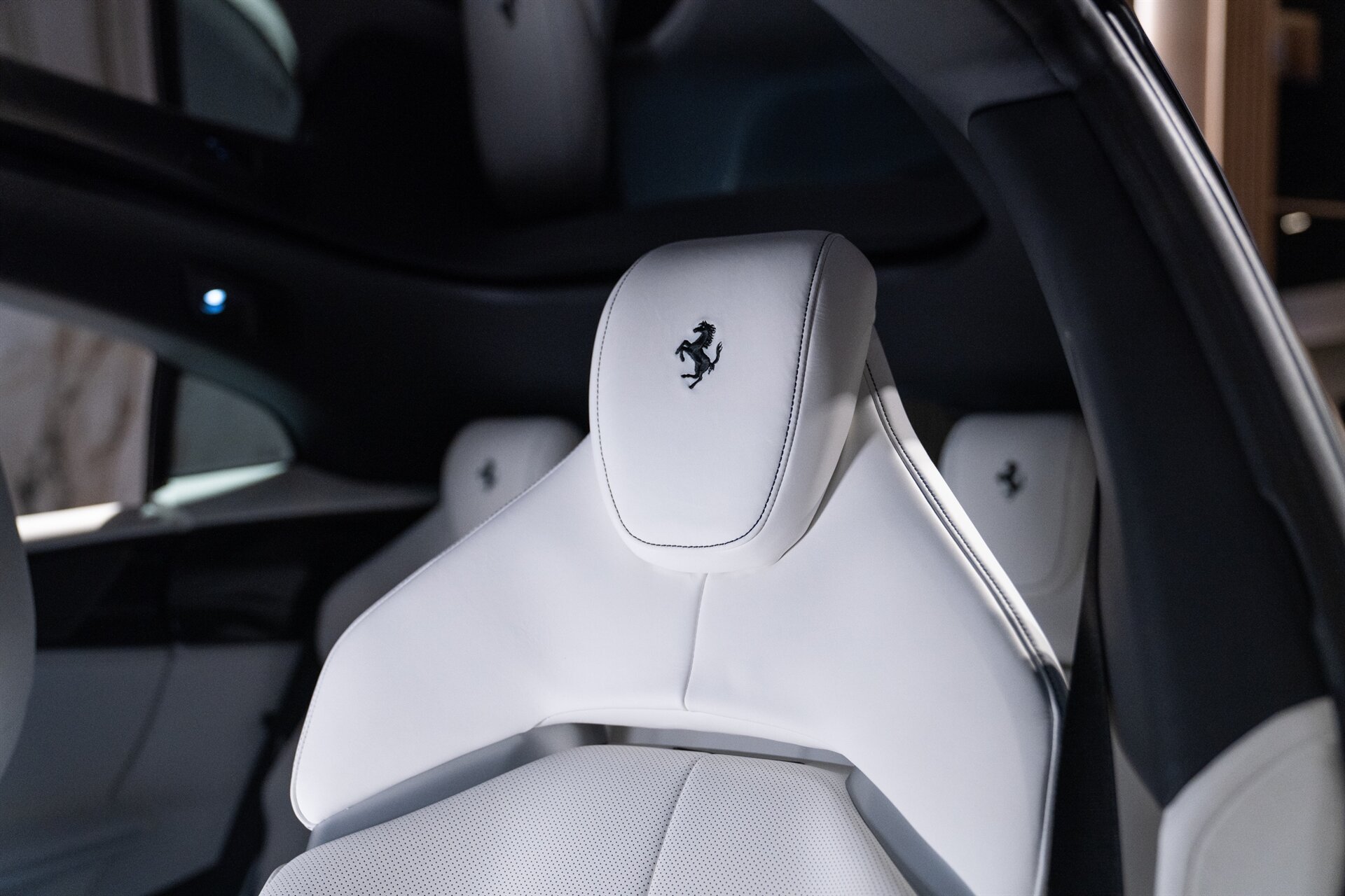 2025 Ferrari Purosangue - Photo 14