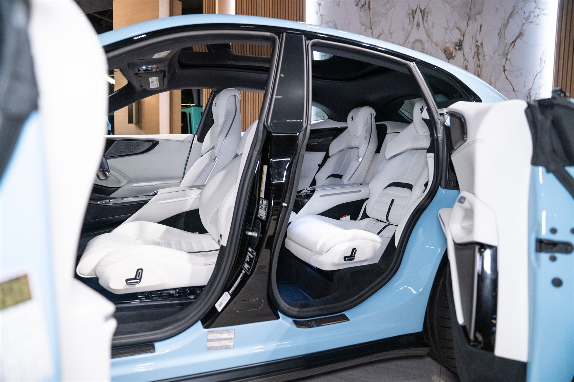 2025 Ferrari Purosangue - Photo 19