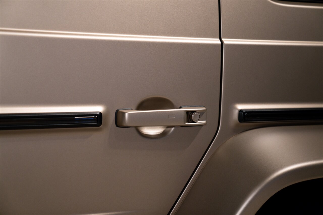 2025 Mercedes-Benz AMG G 700 Brabus - Photo 16 - Beverly Hills, CA 90212