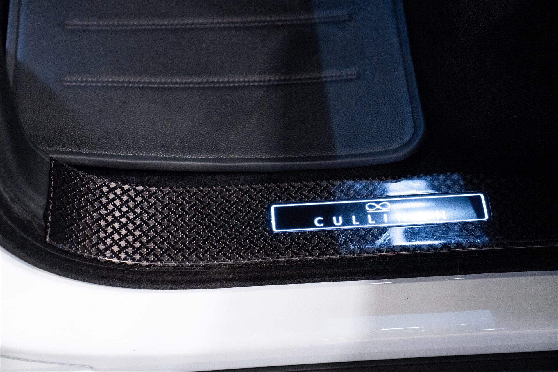 2022 Rolls-Royce Black Badge Cullinan - Photo 13