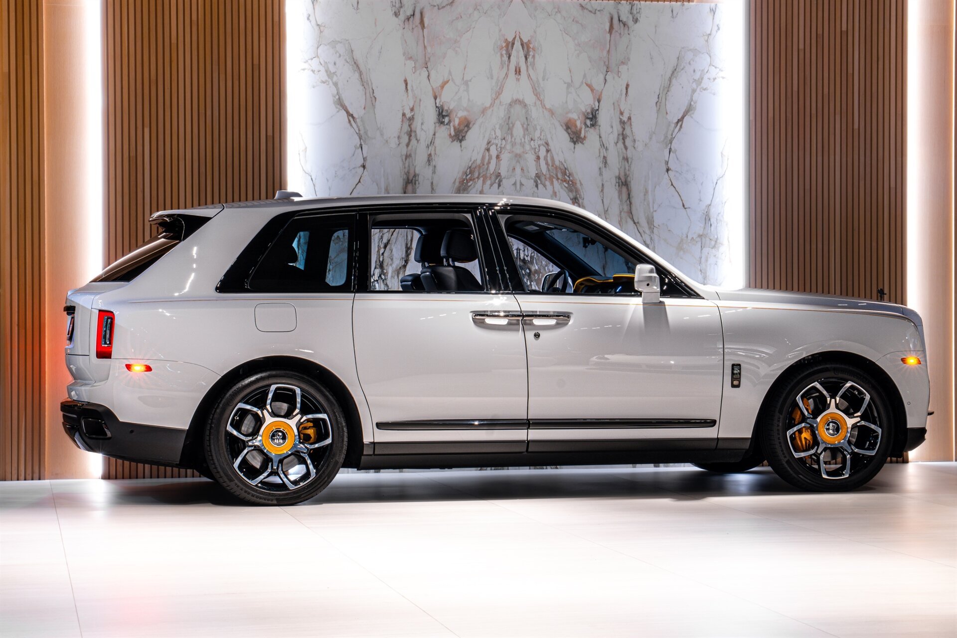 2022 Rolls-Royce Black Badge Cullinan - Photo 5