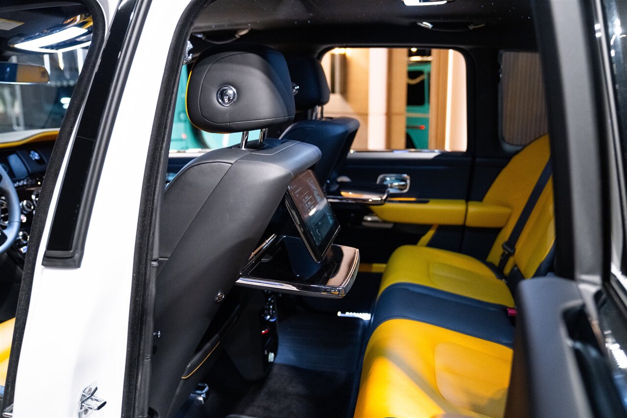 2022 Rolls-Royce Black Badge Cullinan   - Photo 8 - Beverly Hills, CA 90212