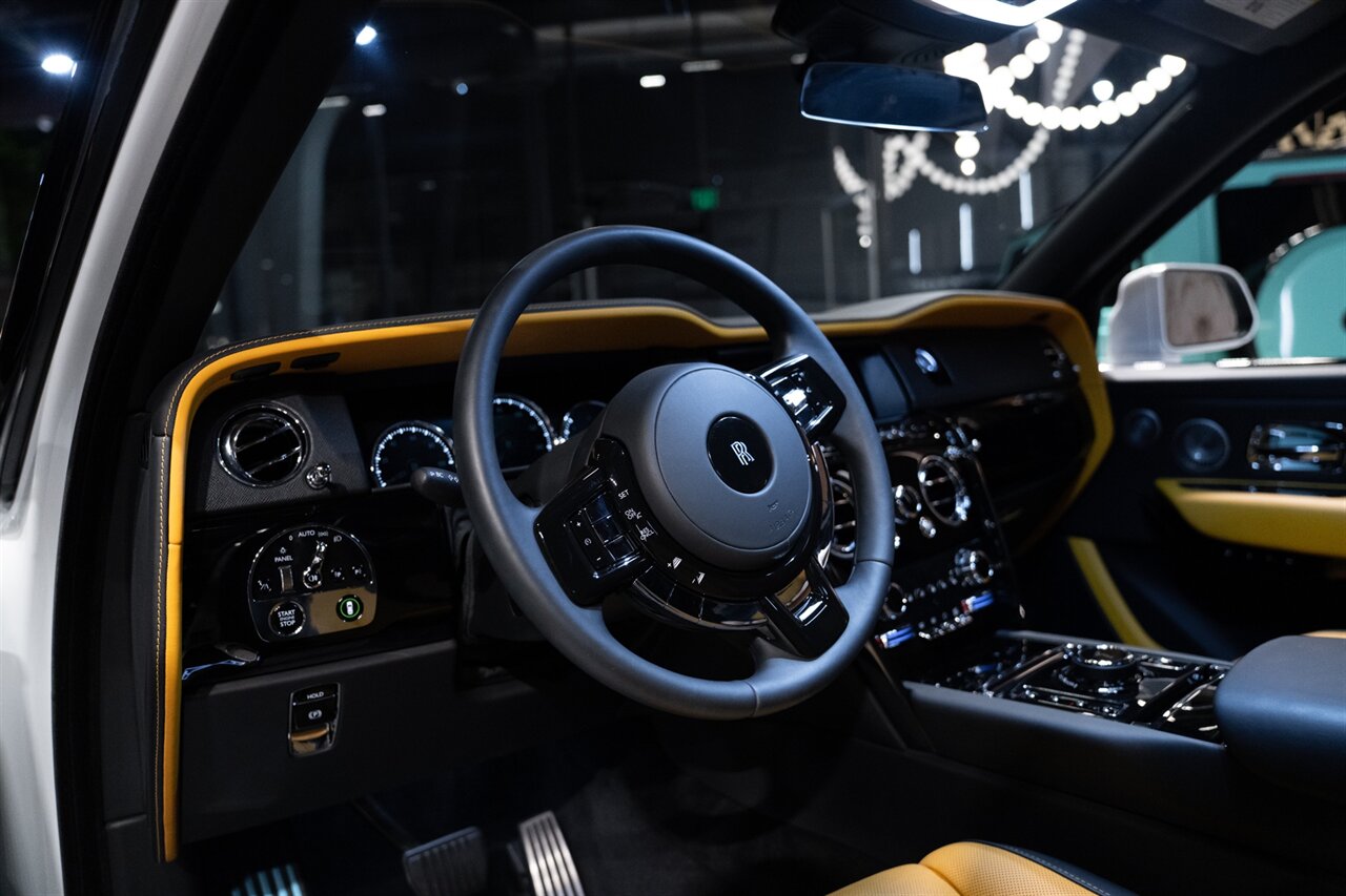 2022 Rolls-Royce Black Badge Cullinan   - Photo 12 - Beverly Hills, CA 90212
