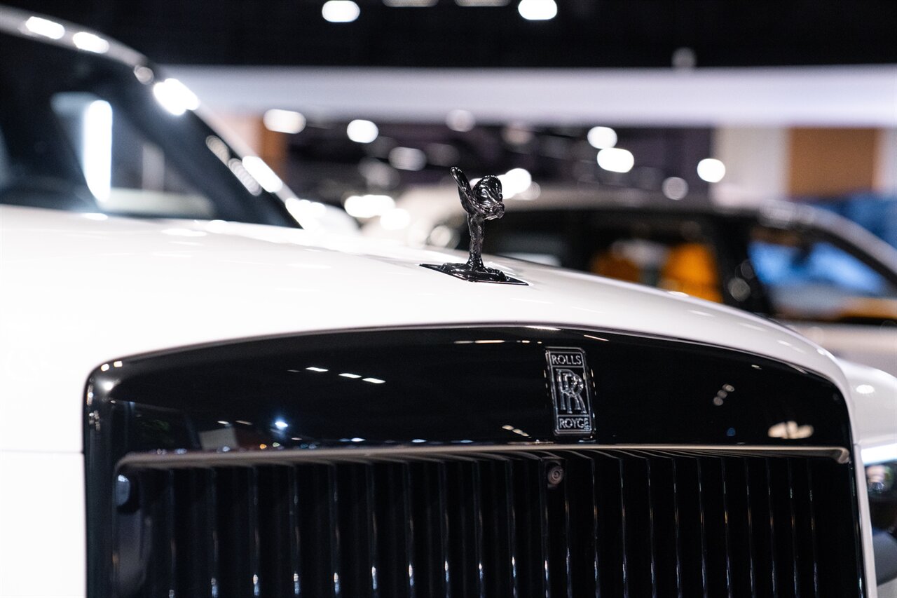 2022 Rolls-Royce Black Badge Cullinan   - Photo 17 - Beverly Hills, CA 90212