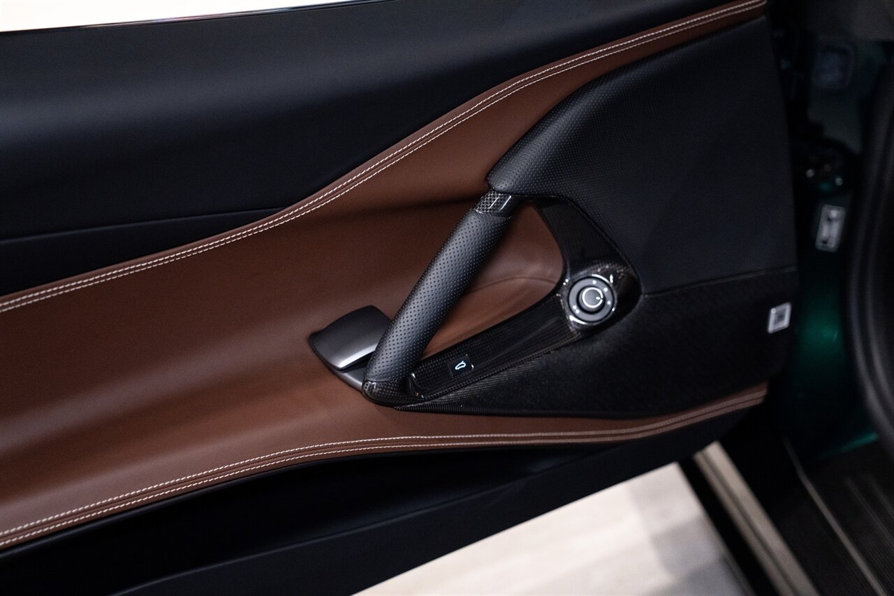 2023 Ferrari 812 GTS - Photo 15 - Beverly Hills, CA 90212