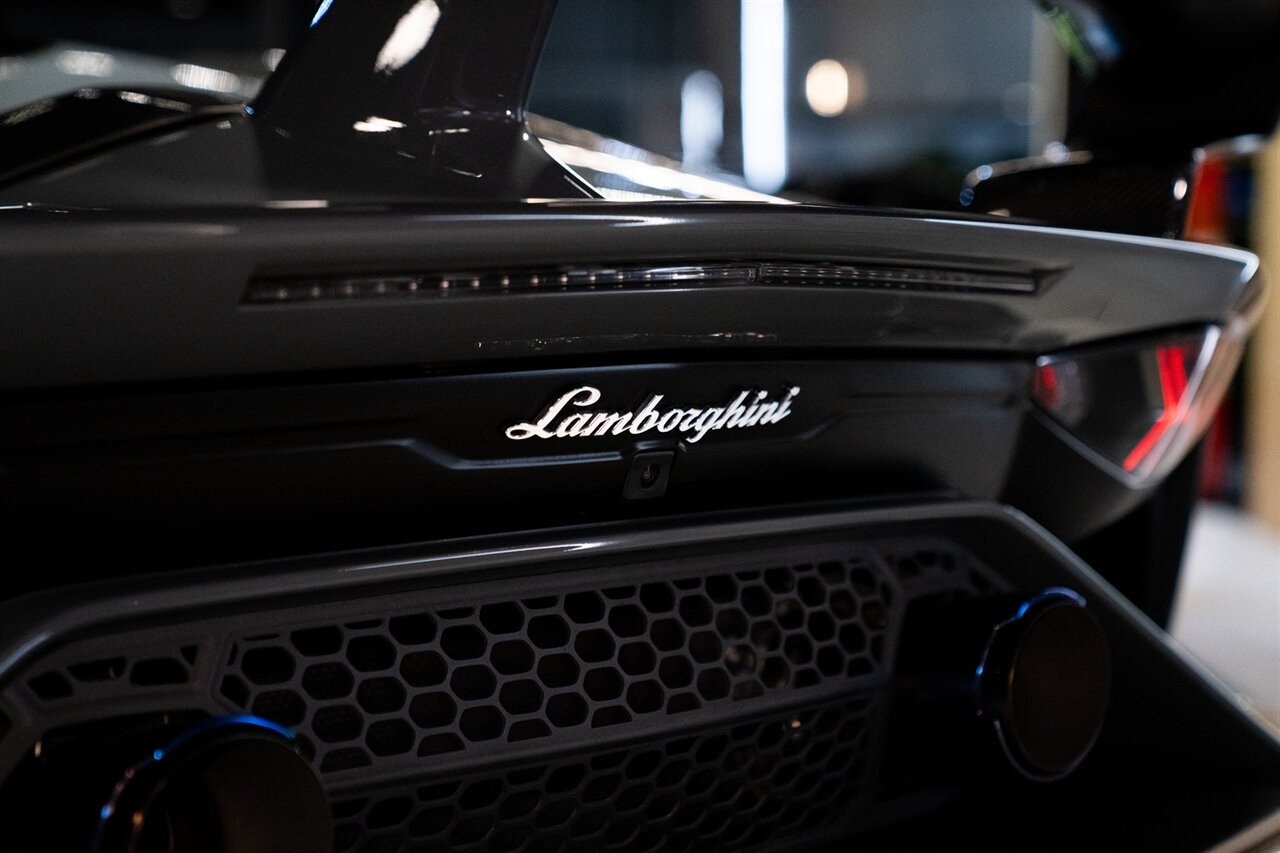 2020 Lamborghini Aventador LP 770-4 SVJ Roadster - Photo 20 - Beverly Hills, CA 90212