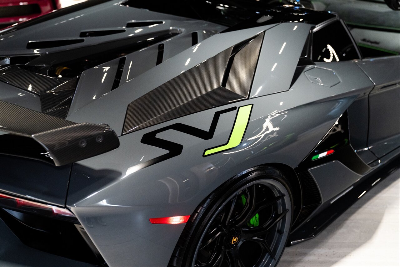 2020 Lamborghini Aventador LP 770-4 SVJ Roadster - Photo 16 - Beverly Hills, CA 90212