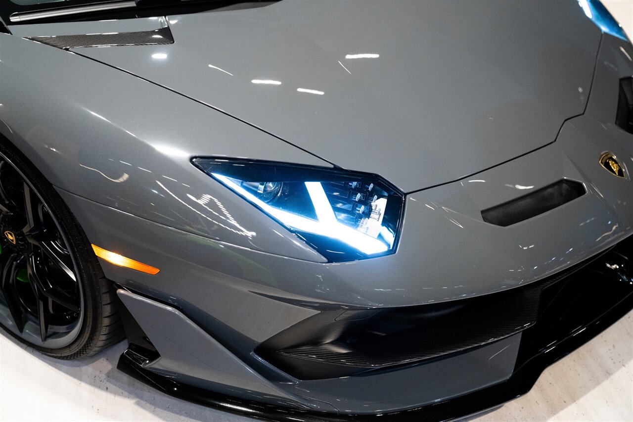2020 Lamborghini Aventador LP 770-4 SVJ Roadster - Photo 11 - Beverly Hills, CA 90212