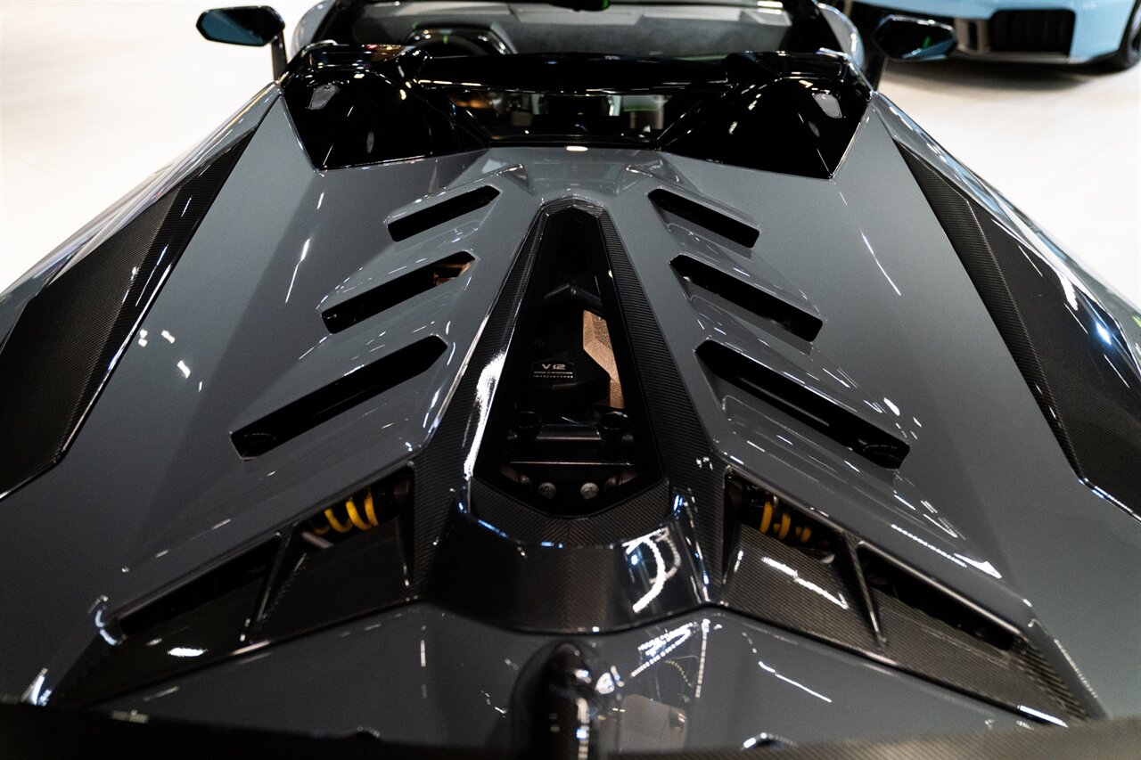 2020 Lamborghini Aventador LP 770-4 SVJ Roadster - Photo 17 - Beverly Hills, CA 90212