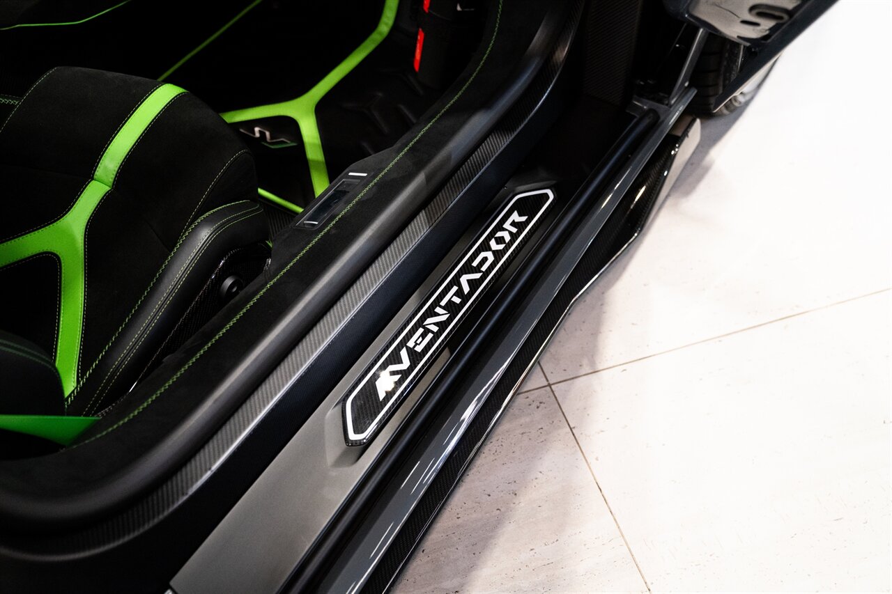 2020 Lamborghini Aventador LP 770-4 SVJ Roadster - Photo 23 - Beverly Hills, CA 90212