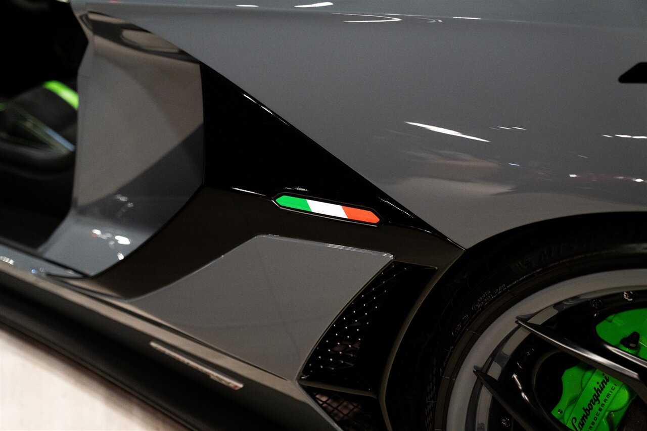 2020 Lamborghini Aventador LP 770-4 SVJ Roadster - Photo 32 - Beverly Hills, CA 90212