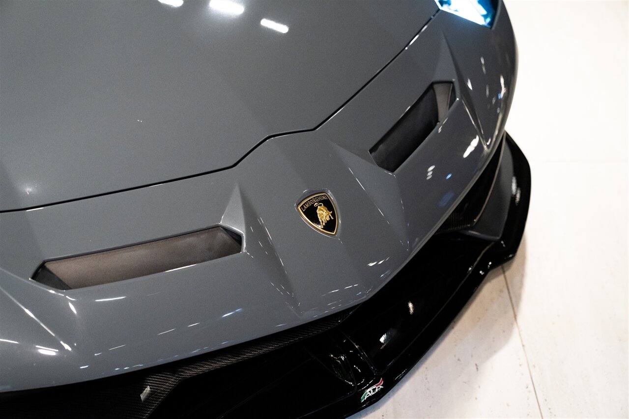 2020 Lamborghini Aventador LP 770-4 SVJ Roadster - Photo 10 - Beverly Hills, CA 90212