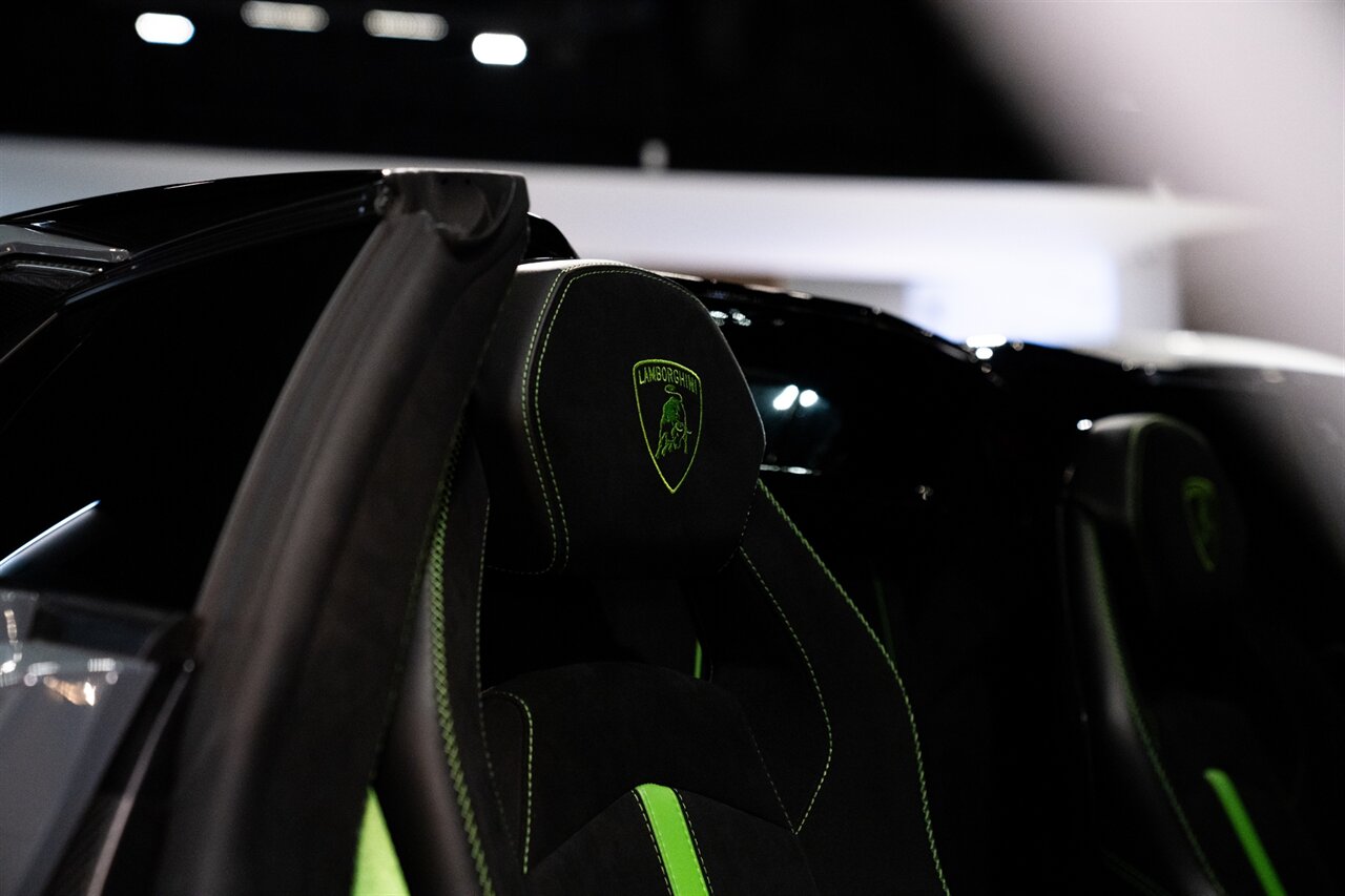 2020 Lamborghini Aventador LP 770-4 SVJ Roadster - Photo 25 - Beverly Hills, CA 90212