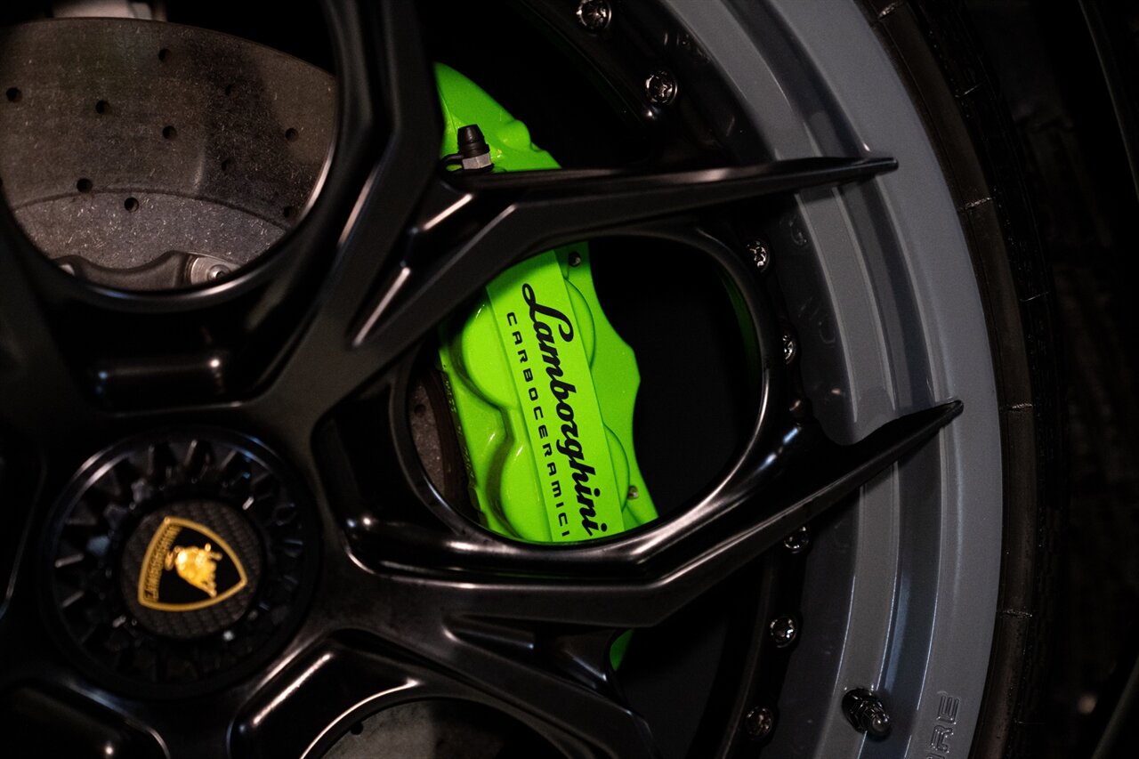 2020 Lamborghini Aventador LP 770-4 SVJ Roadster - Photo 15 - Beverly Hills, CA 90212