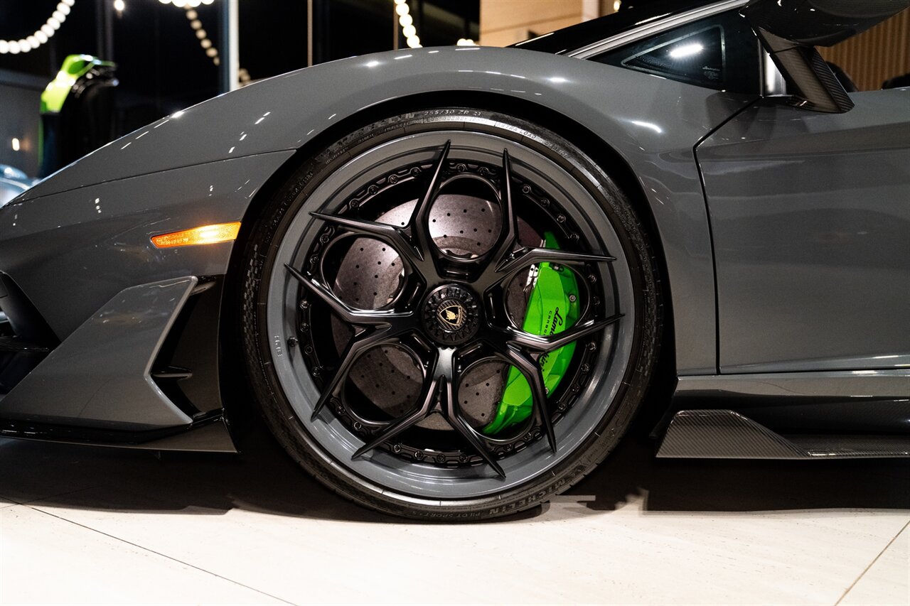 2020 Lamborghini Aventador LP 770-4 SVJ Roadster - Photo 33 - Beverly Hills, CA 90212