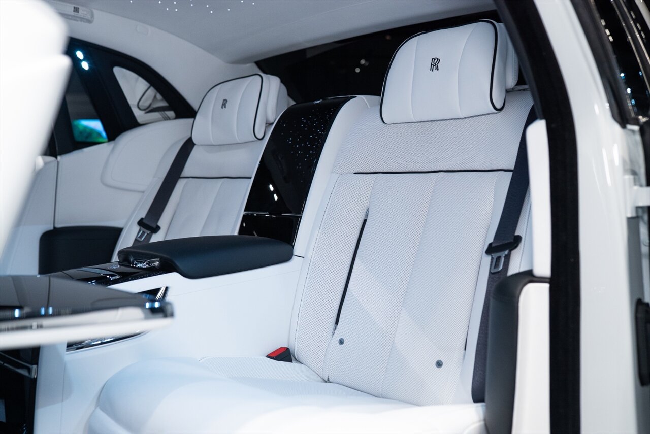 2025 Rolls-Royce Phantom - Photo 8 - Beverly Hills, CA 90212