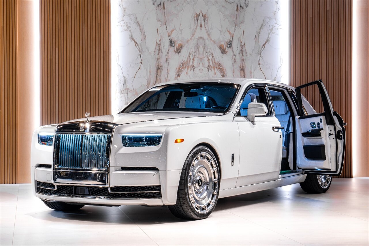 2025 Rolls-Royce Phantom - Photo 2 - Beverly Hills, CA 90212