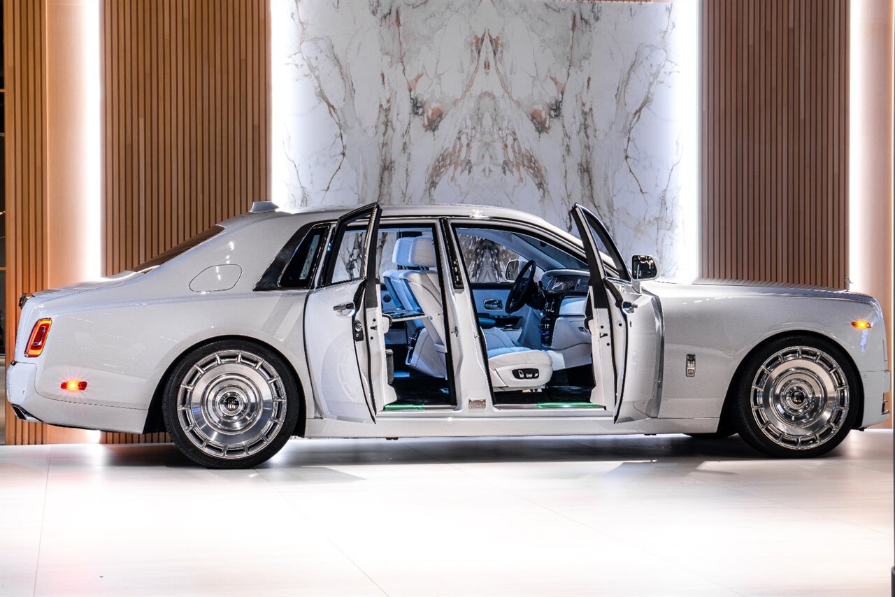 2025 Rolls-Royce Phantom - Photo 4 - Beverly Hills, CA 90212