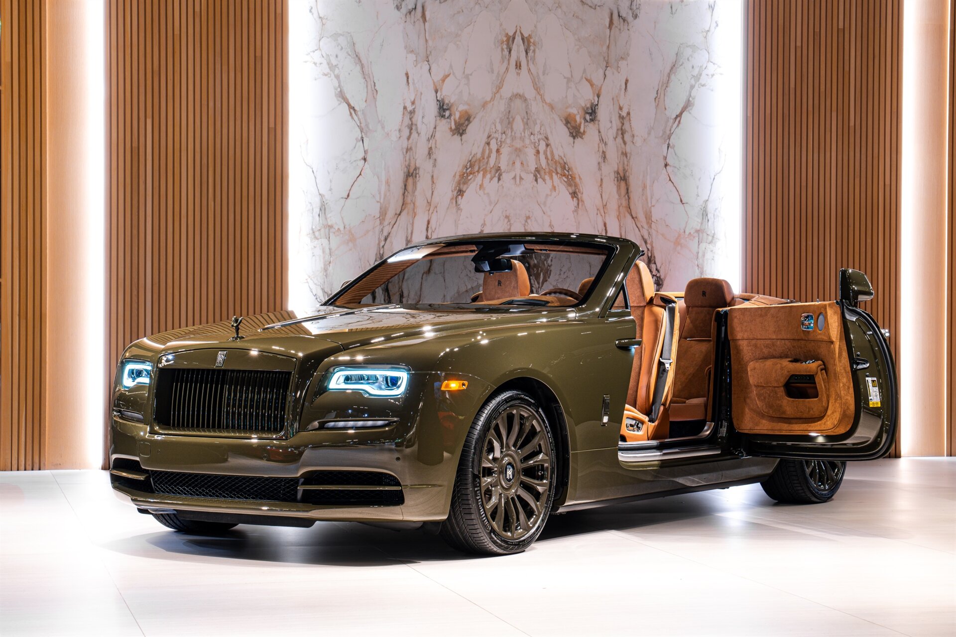 2021 Rolls-Royce Dawn - Photo 2