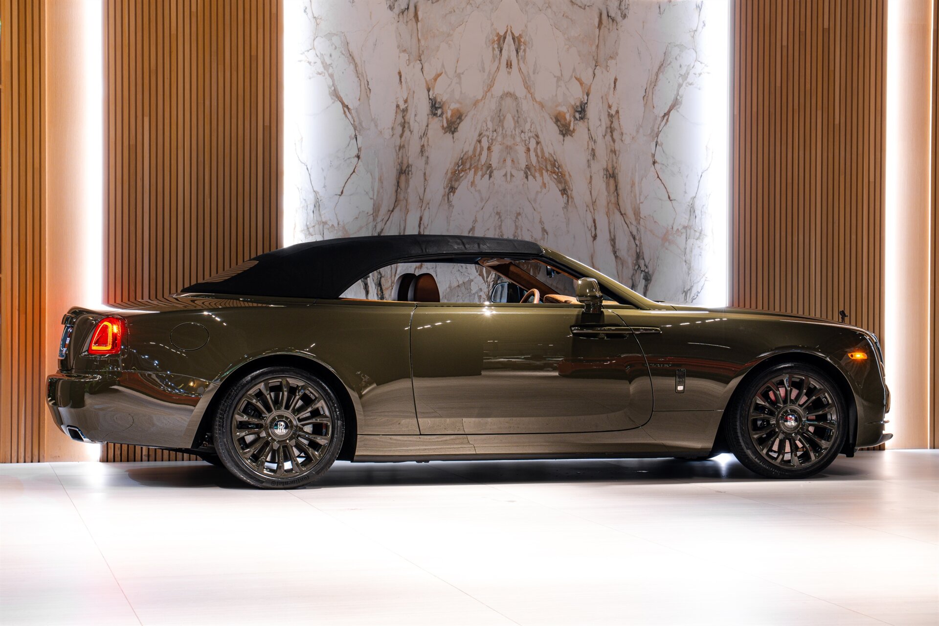 2021 Rolls-Royce Dawn - Photo 7