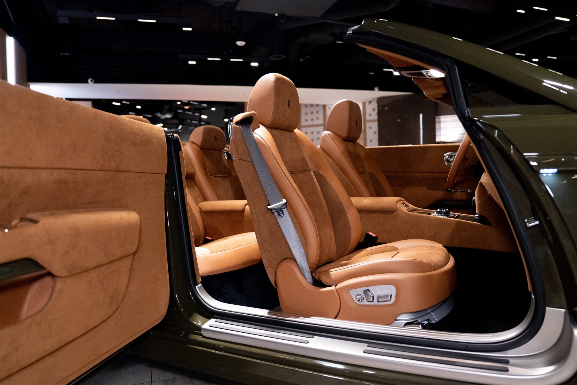 2021 Rolls-Royce Dawn - Photo 23