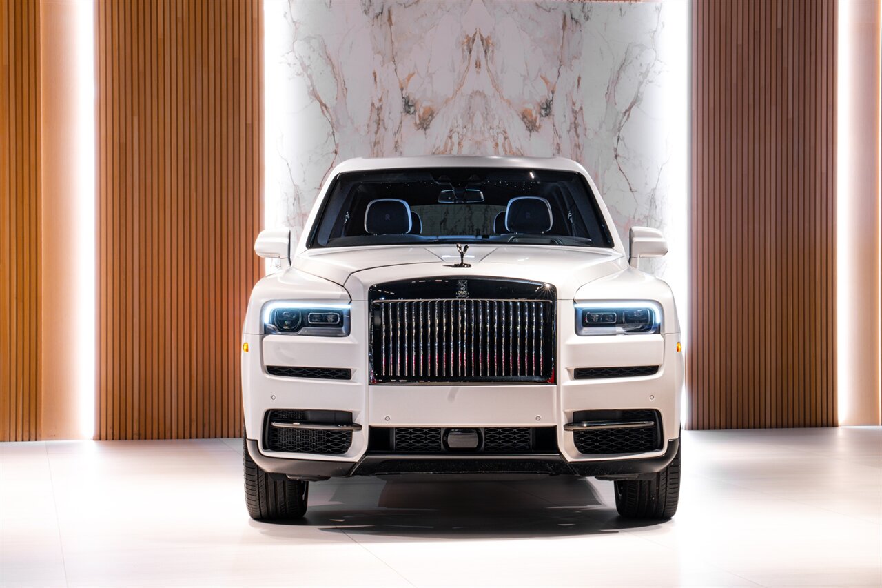 2023 Rolls-Royce Black Badge Cullinan - Photo 3 - Beverly Hills, CA 90212