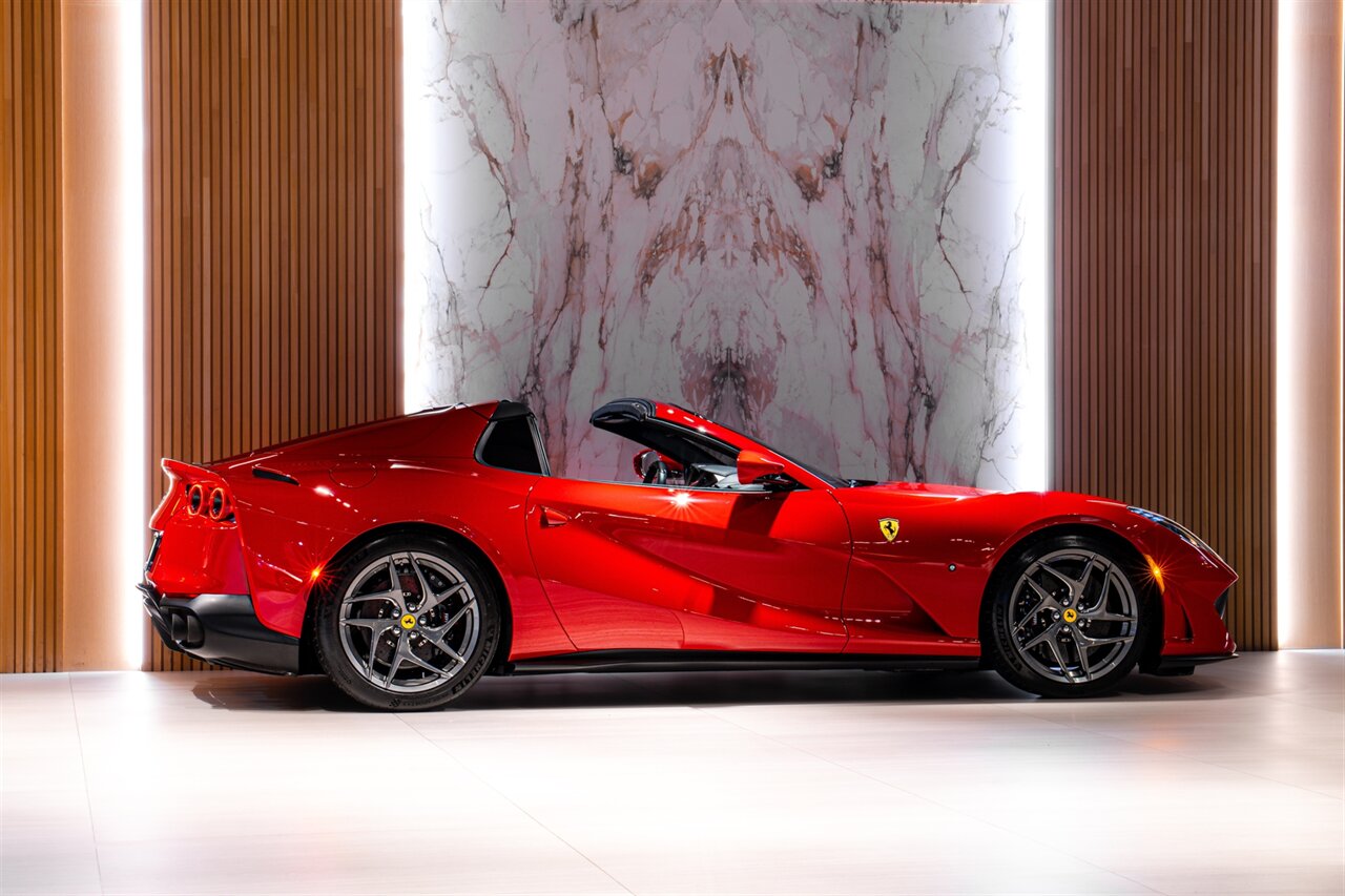 2022 Ferrari 812 GTS   - Photo 5 - Beverly Hills, CA 90212