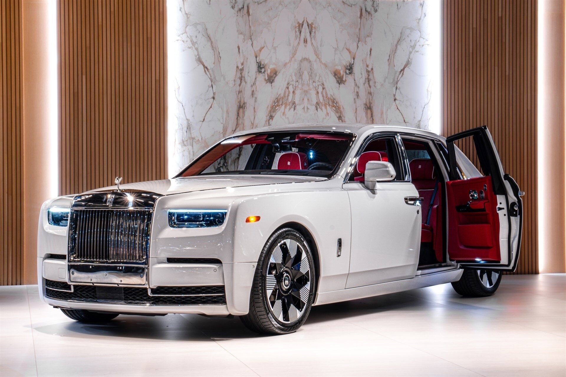 2024 Rolls-Royce Phantom - Photo 2
